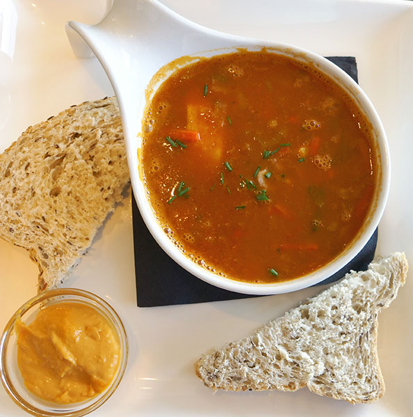 Soupe de poissons accompagné de pain